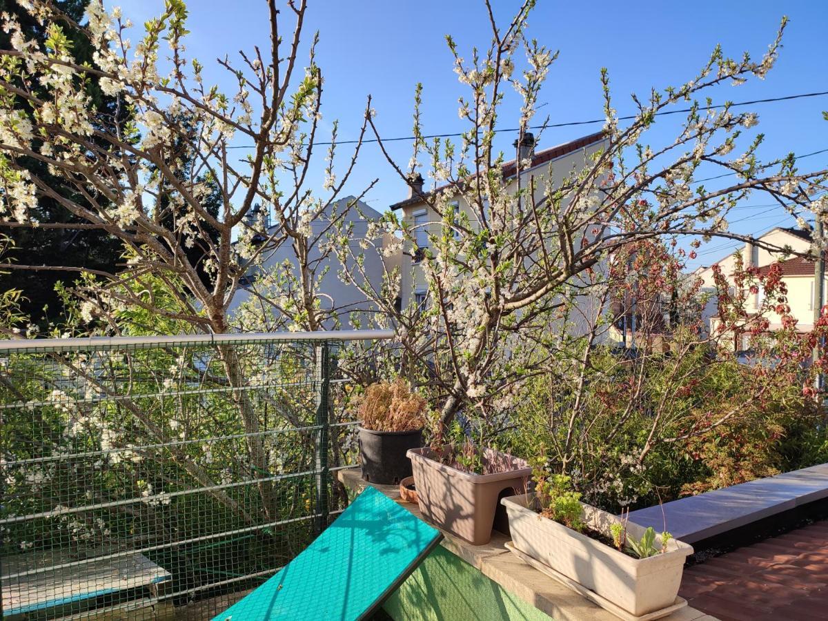 Logement Calme Et Ensoleille Dans Maison De Ville Villejuif Exterior foto